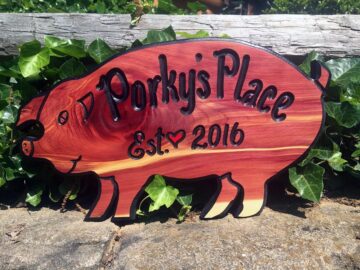 Personalized Pig Shaped Cedar Sign - Decorative Wooden Sign Design